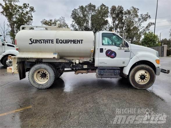 Ford F750 Auto-tanques