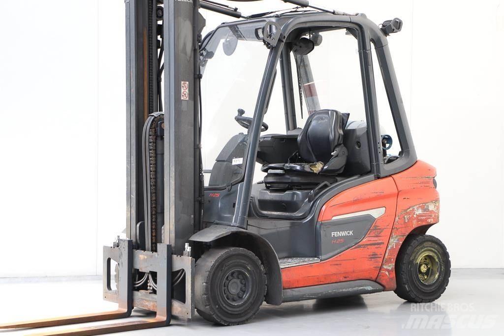 Linde H25T-01 Empilhadores a gás