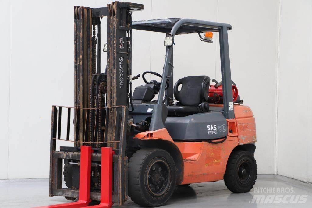 Toyota 02-7FGF30 Empilhadores a gás