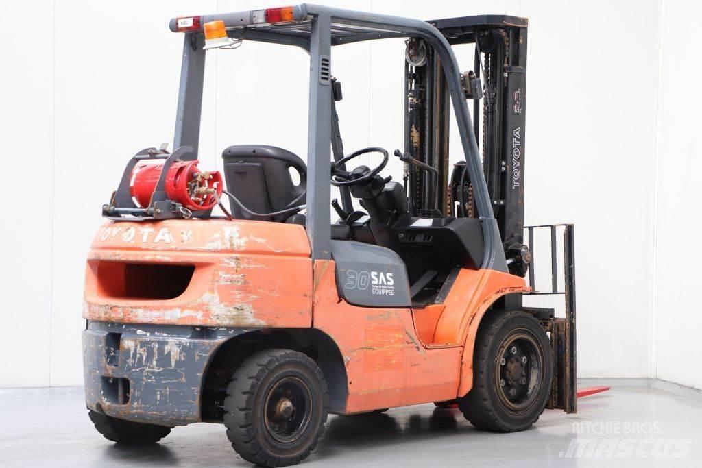 Toyota 02-7FGF30 Empilhadores a gás