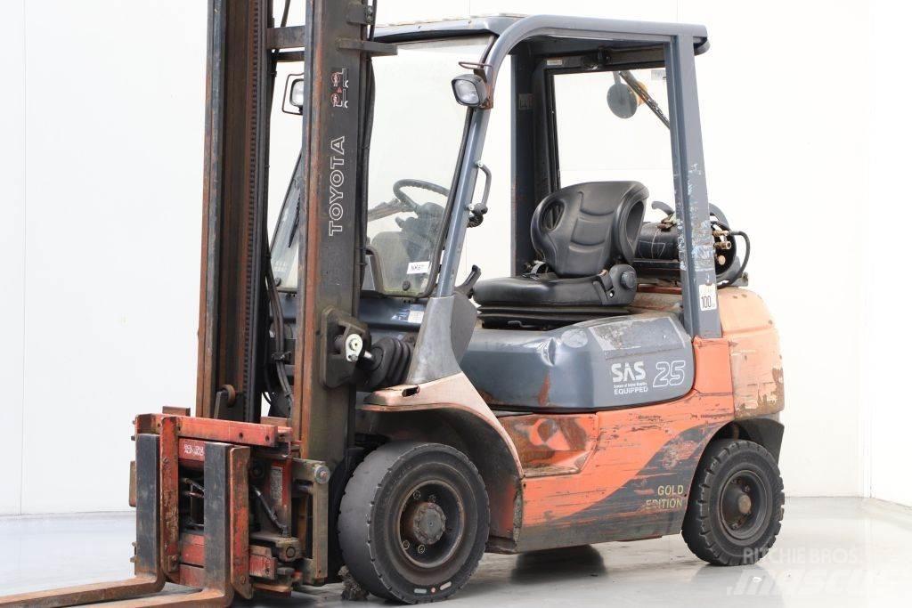 Toyota 42-7FGF25 Empilhadores a gás
