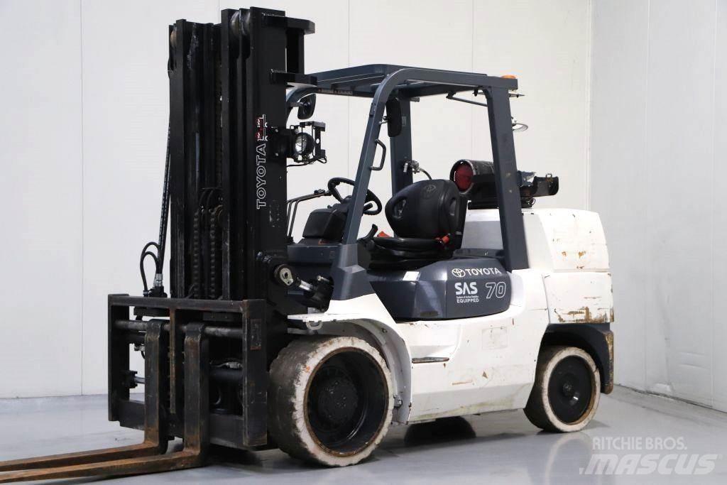 Toyota 7FGCU70 Empilhadores a gás
