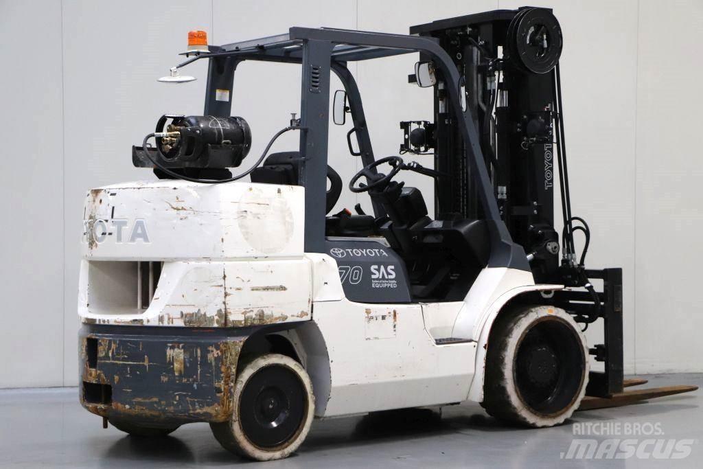 Toyota 7FGCU70 Empilhadores a gás