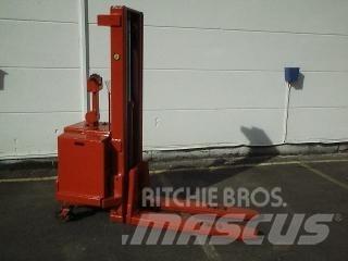 BT LSV 1000/5 Empilhador para operador externo