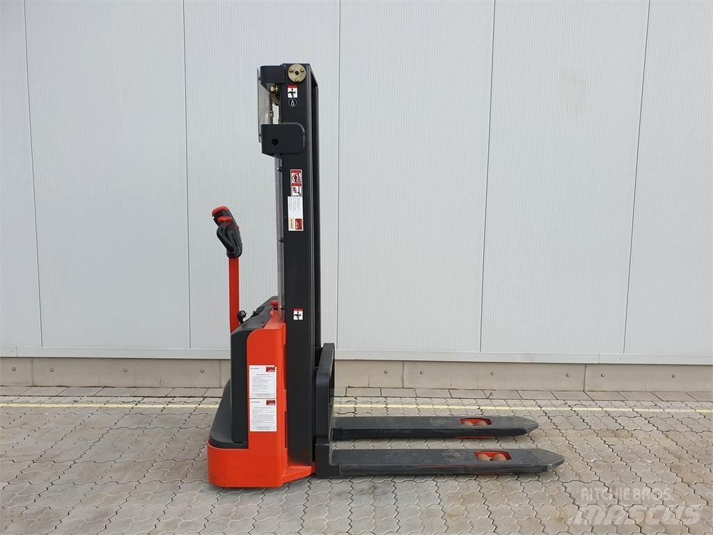 Linde #N/A Empilhador para operador externo