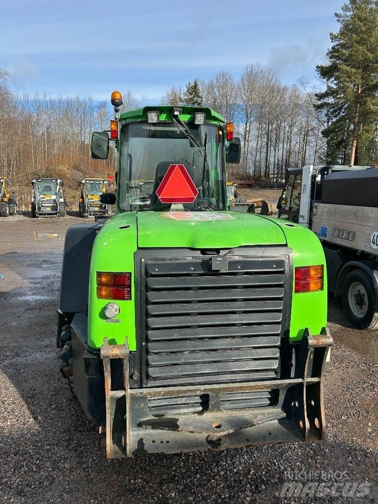 LM Trac 686 Tractores compactos