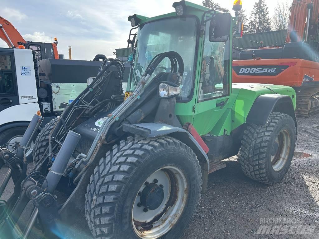LM Trac 686 Tractores compactos