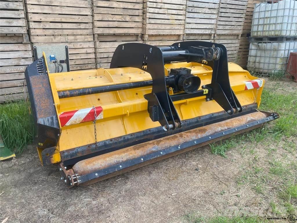 Müthing Farmer 300 Gadanheiras e cortadores de folhas para pastos