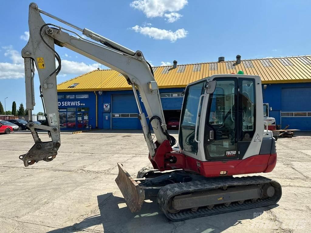 Takeuchi TB250 Mini Escavadoras <7t