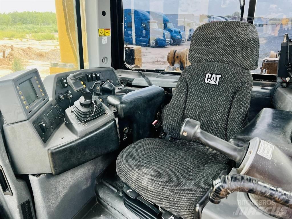 CAT D 8 T Dozers - Tratores rastos