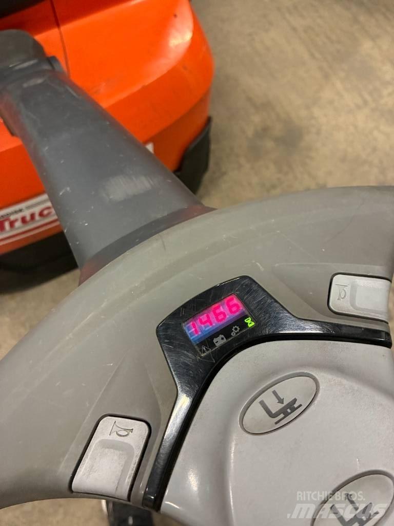 Toyota SWE120L Empilhador para operador externo