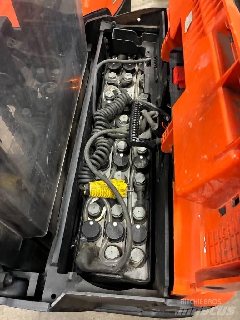 Toyota SWE120L Empilhador para operador externo