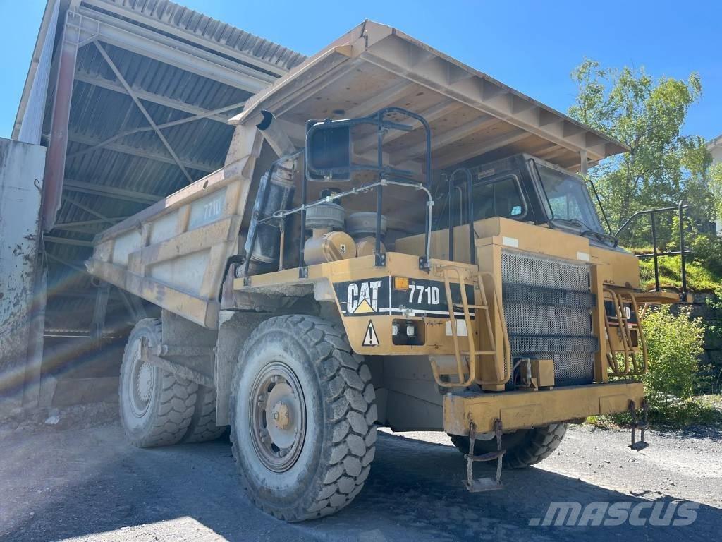 CAT 771D Camiőes dumper basculantes rígidos