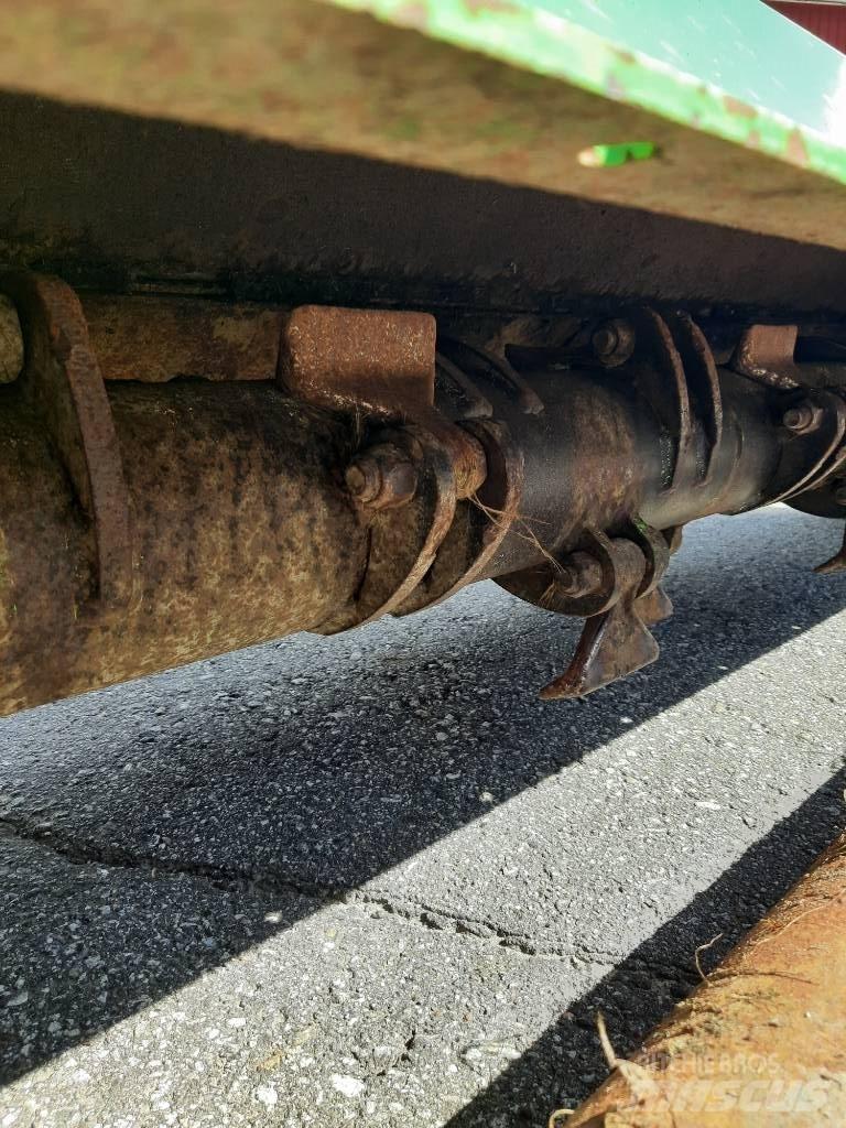 Cabe 250 Finlandia Gadanheiras e cortadores de folhas para pastos