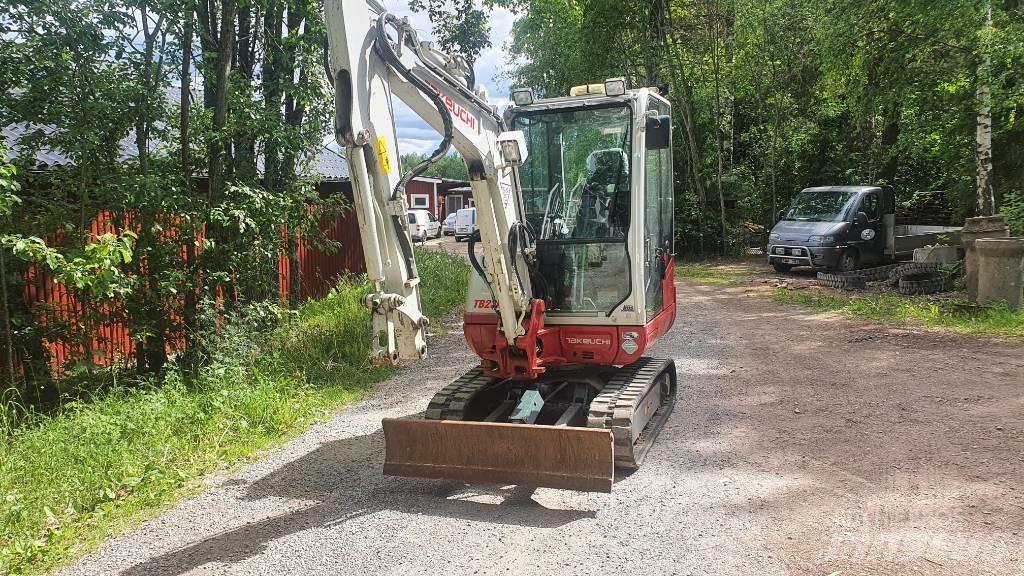Takeuchi TB230 Mini Escavadoras <7t