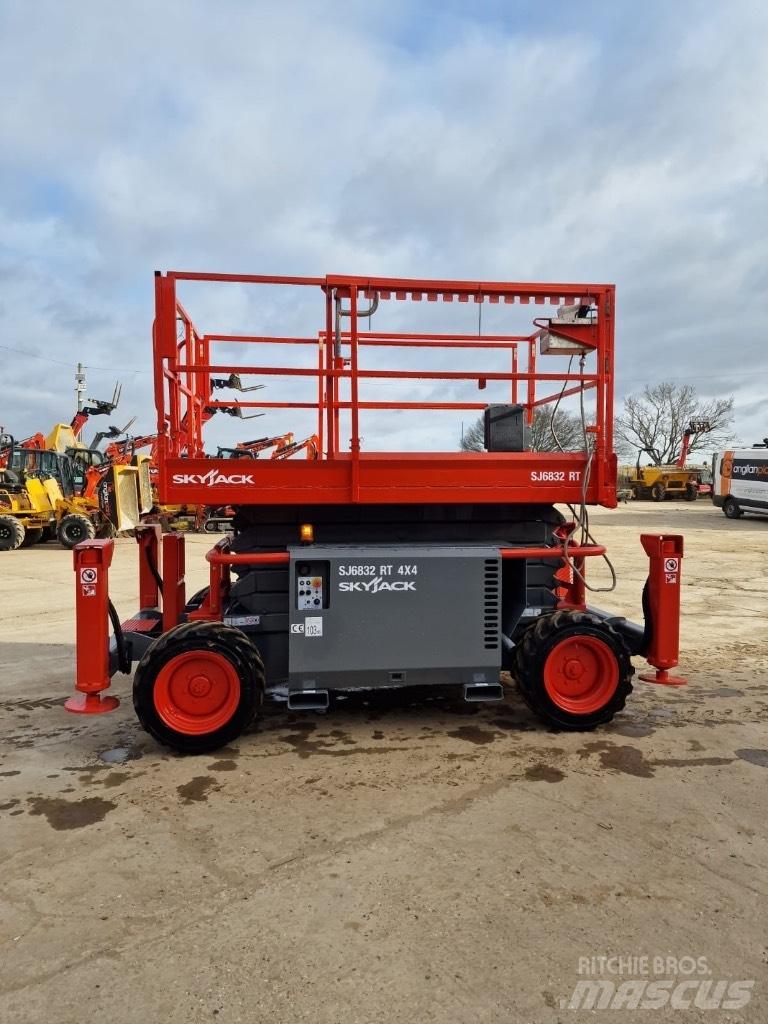 SkyJack SJ 6832 RT Elevadores de tesoura