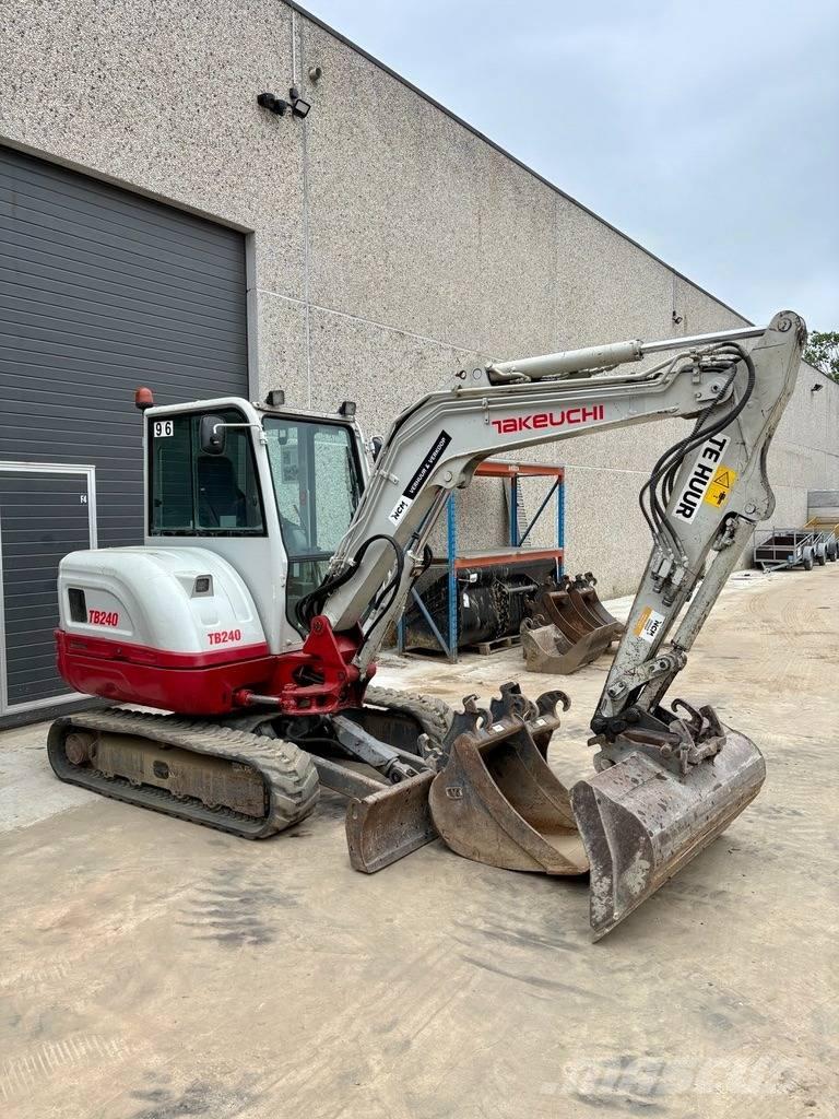 Takeuchi TB 240 Mini Escavadoras <7t