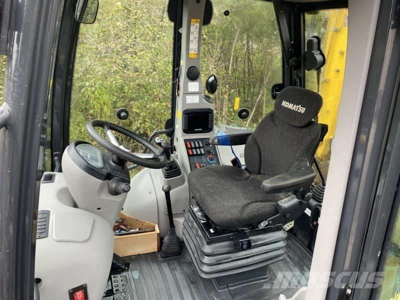 Komatsu WB 93 R-8 Retroescavadoras