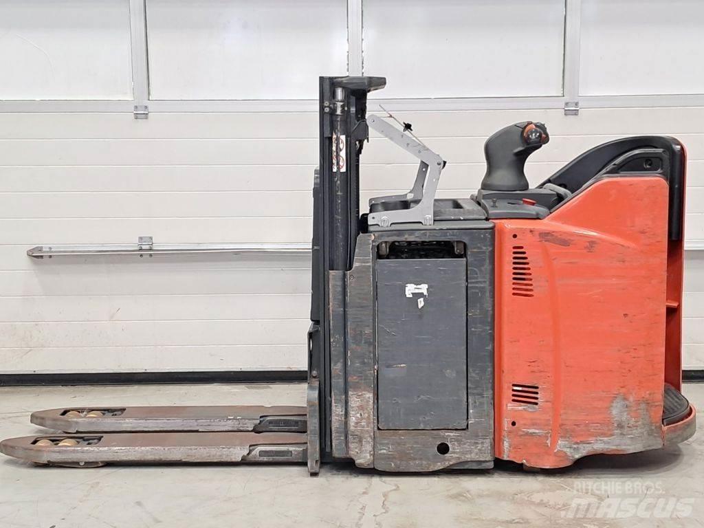 Linde L12LHPSP Empilhador para operador externo