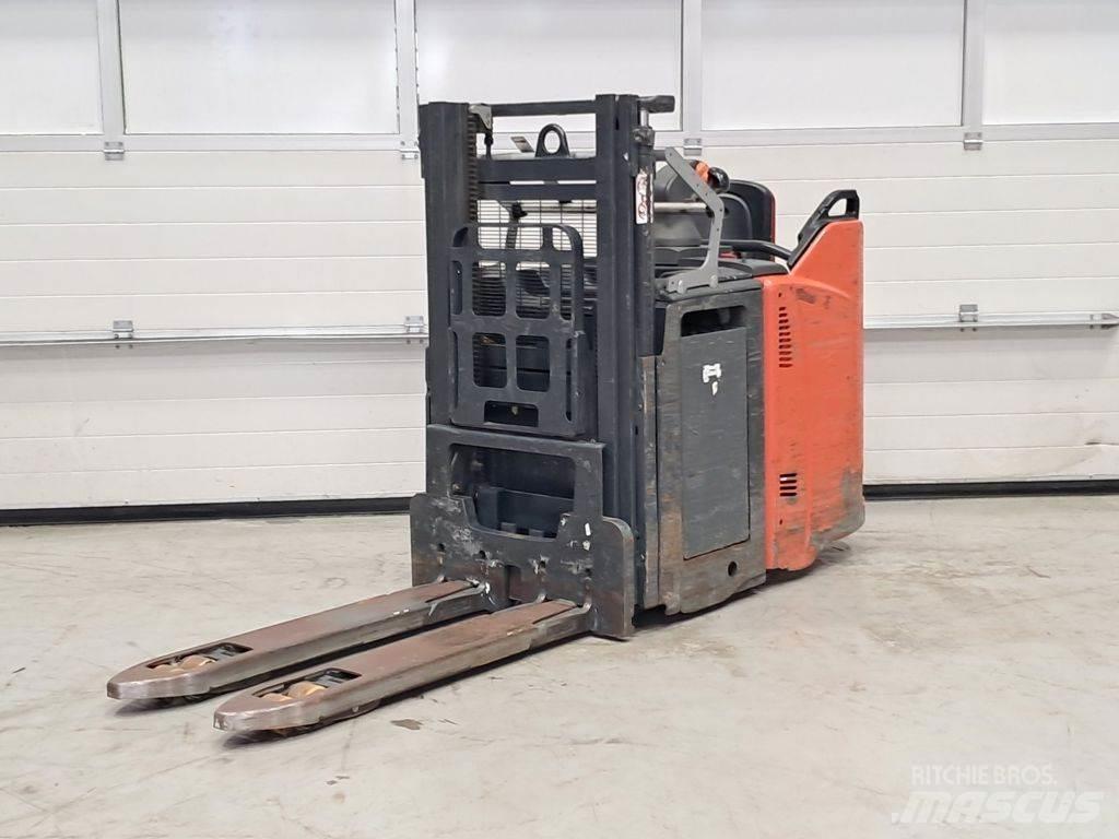 Linde L12LHPSP Empilhador para operador externo