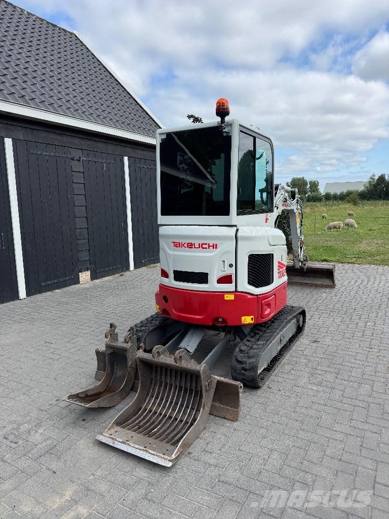 Takeuchi TB 325 R Mini Escavadoras <7t