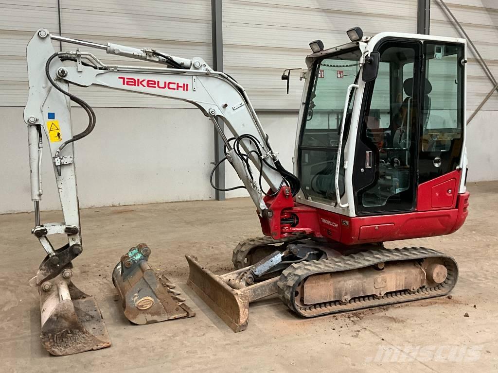 Takeuchi TB 230 Mini Escavadoras <7t