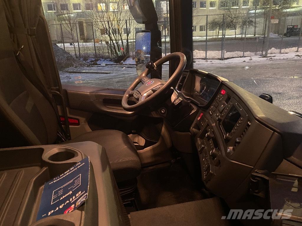 Scania LB Camiões de caixa fechada