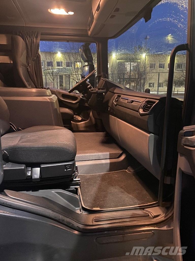 Scania LB Camiões de caixa fechada