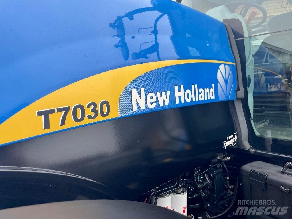 New Holland T 7030 Tratores Agrícolas usados
