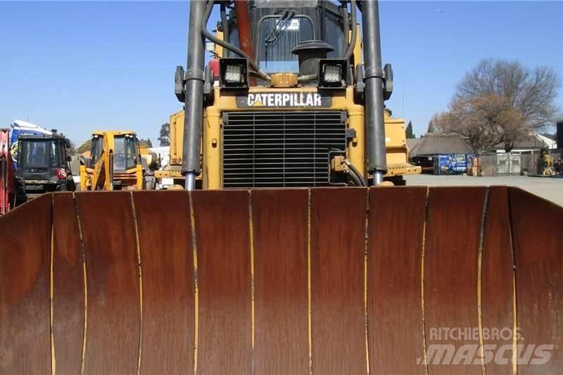 CAT D6R Dozers - Tratores rastos