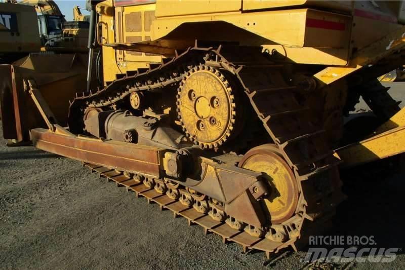 CAT D6R Dozers - Tratores rastos