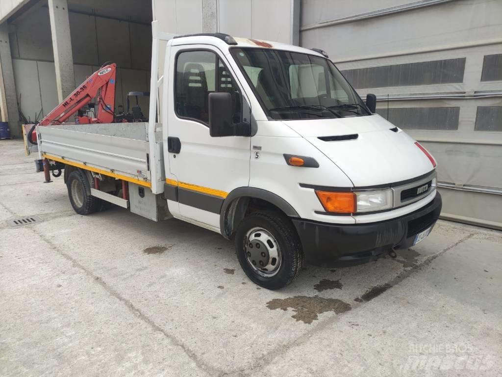 Iveco 50C 15 Caixa fechada