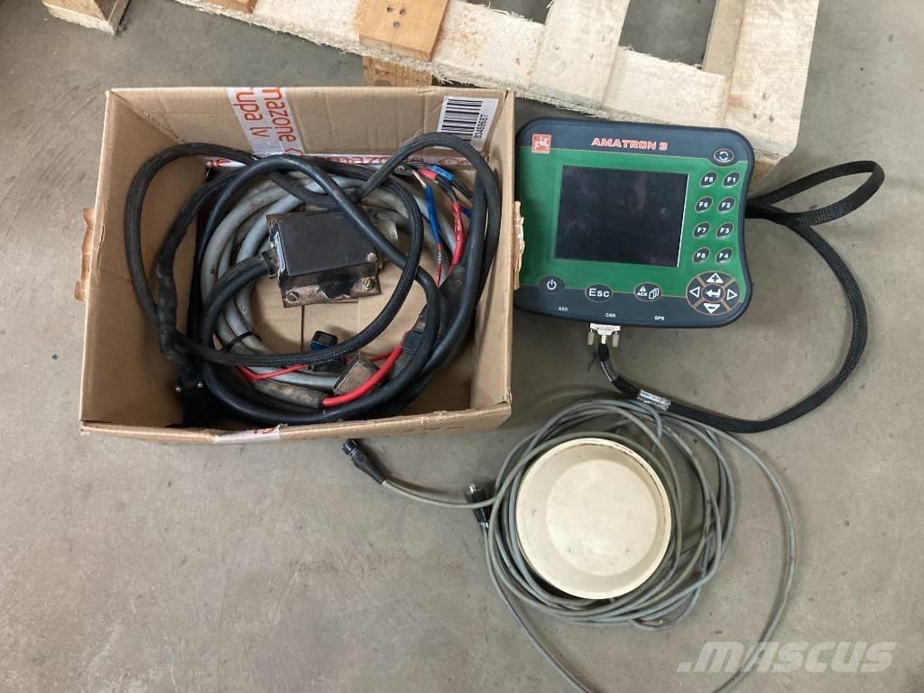 Amazone UX 5200 , 24 M Pulverizadores rebocados