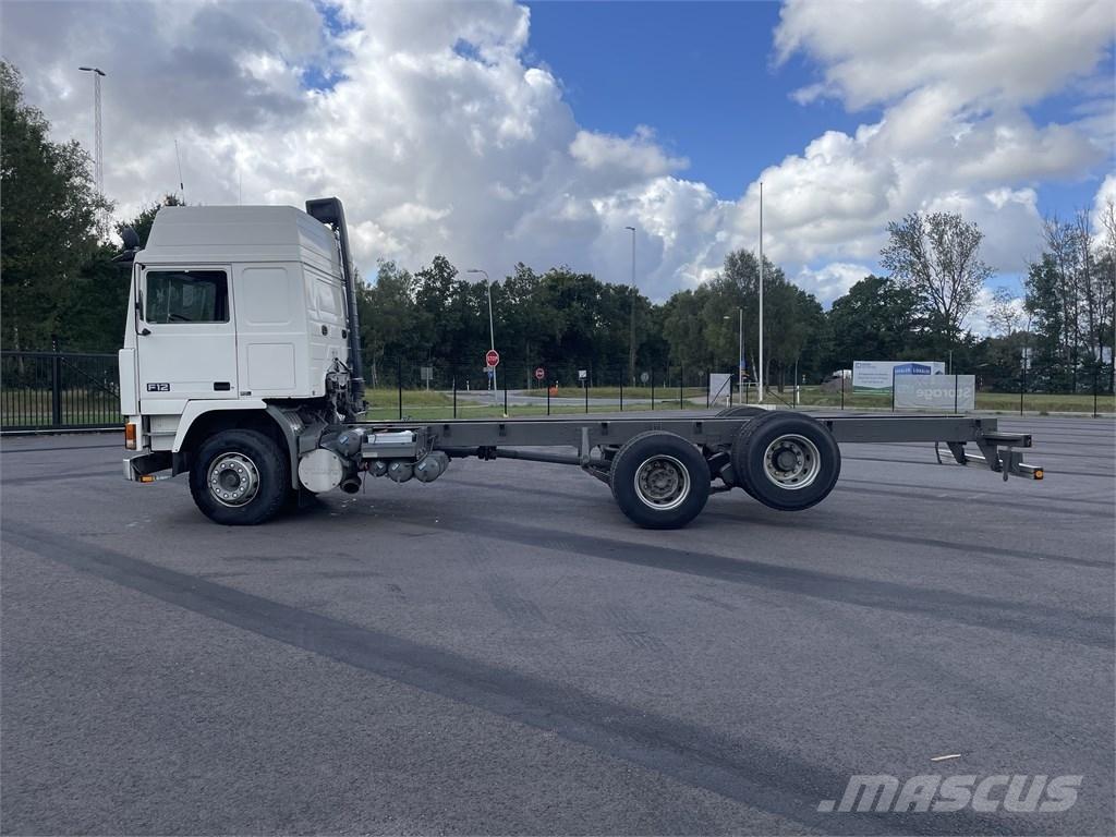Volvo F 12 Camiões de chassis e cabine