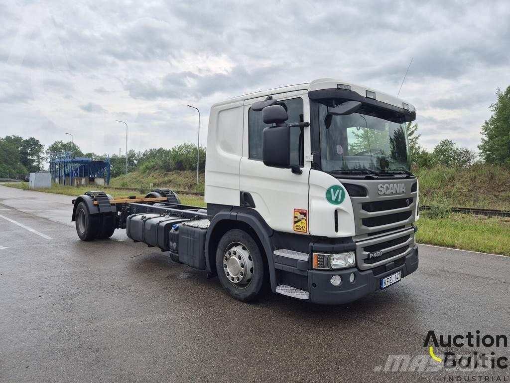 Scania P 450 Camiões de chassis e cabine