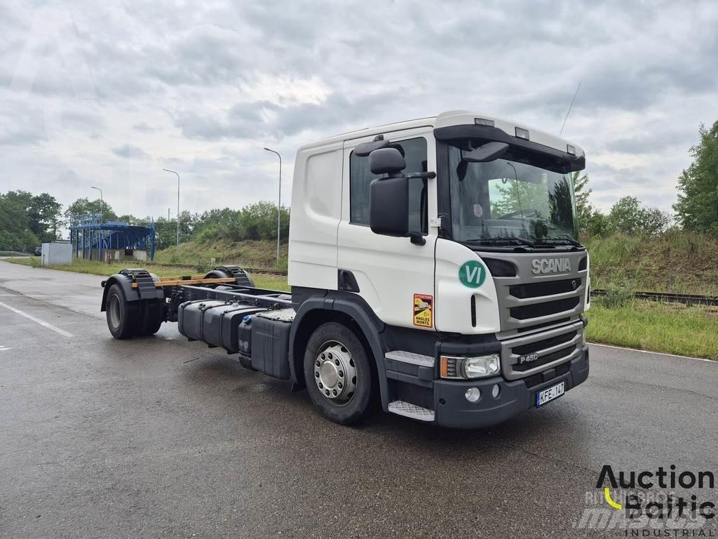 Scania P 450 Camiões de chassis e cabine