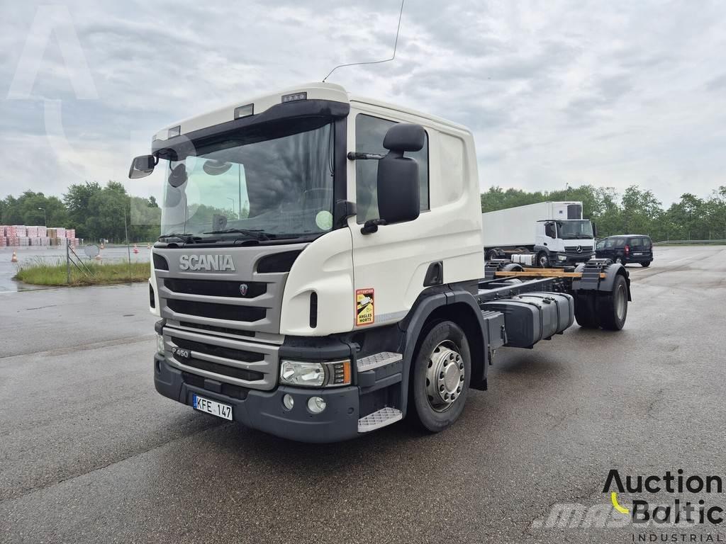 Scania P 450 Camiões de chassis e cabine
