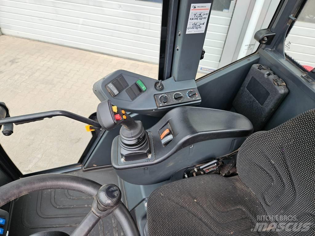 Schäffer 6680Z-II Pás carregadoras de rodas