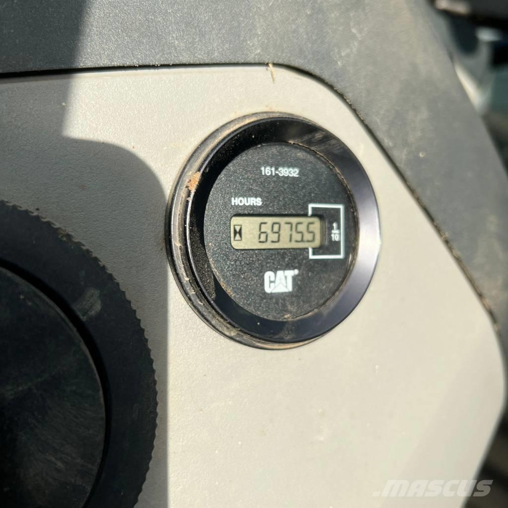 CAT 444 E Retroescavadoras