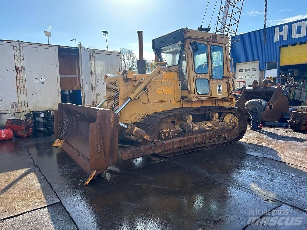 CAT D6D with winch Dozers - Tratores rastos