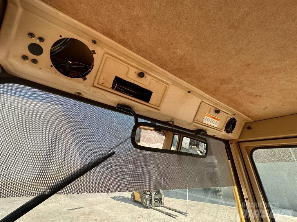 CAT 140 H Cabines e interior máquinas construção
