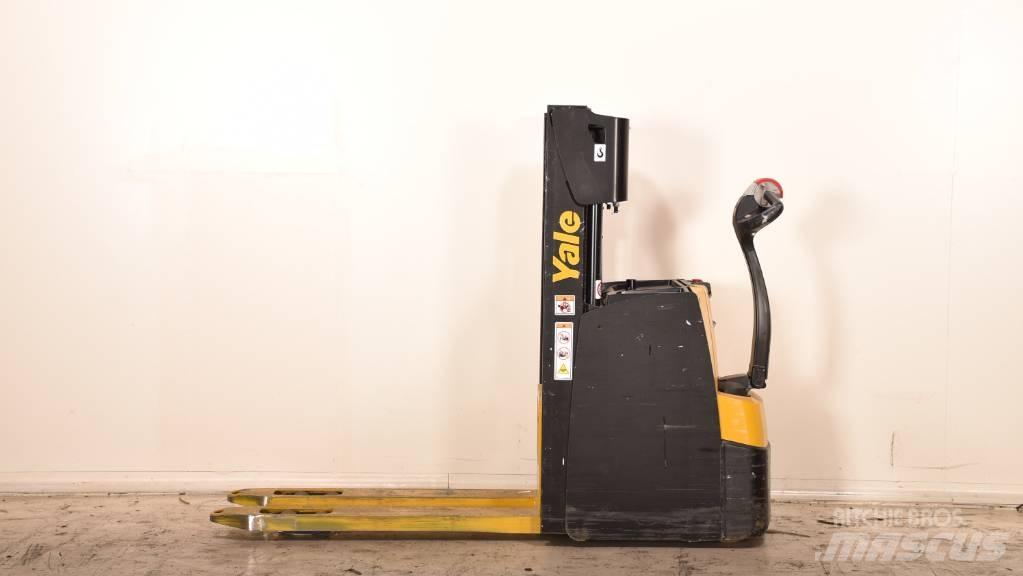 Yale MS 14 AC Empilhador para operador externo