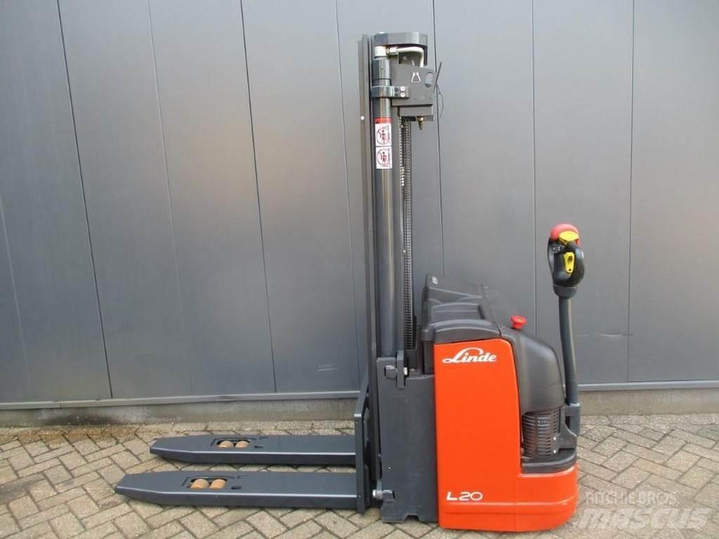 Linde L 20i Empilhador para operador externo