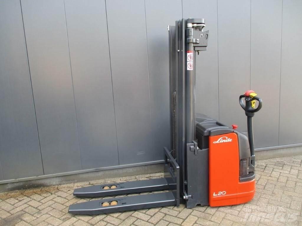 Linde L 20i Empilhador para operador externo