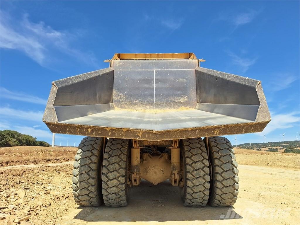 Komatsu HD 605-7E0 Camiőes dumper basculantes rígidos