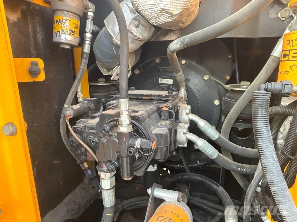 JCB JS 130 LC 4F Escavadoras de rastos