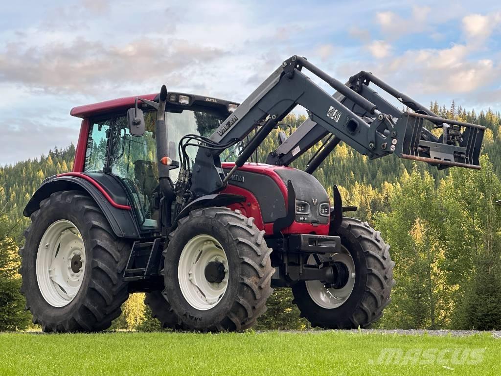 Valtra N 111 HiTech Tratores Agrícolas usados