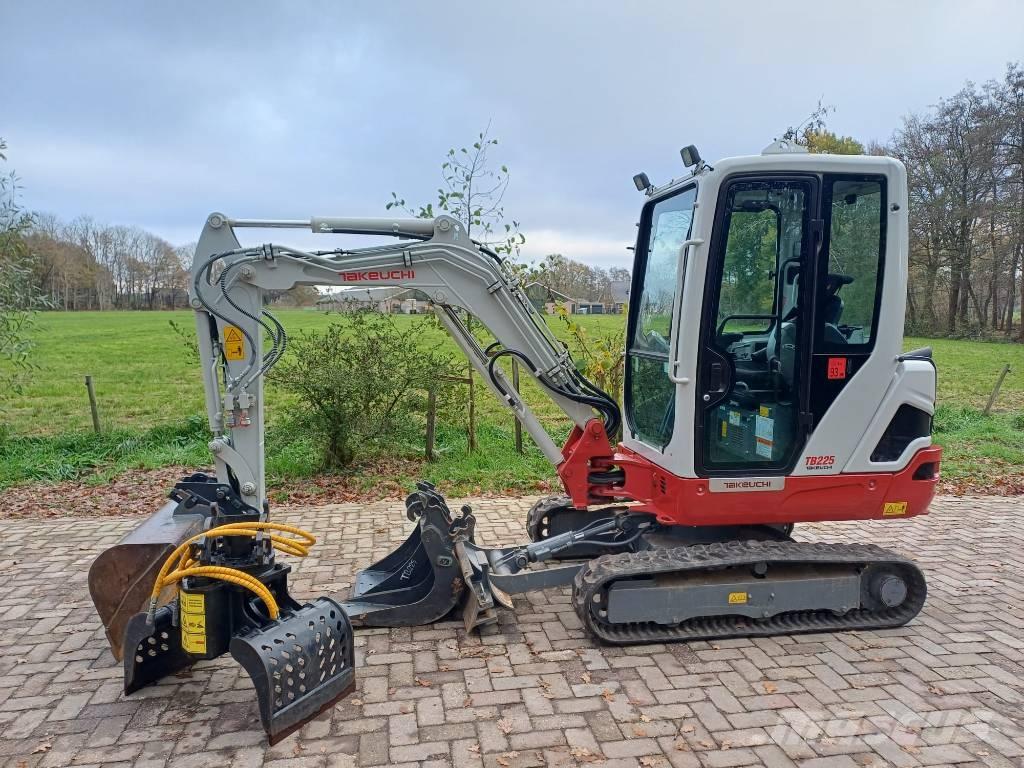 Takeuchi TB 225 Mini Escavadoras <7t