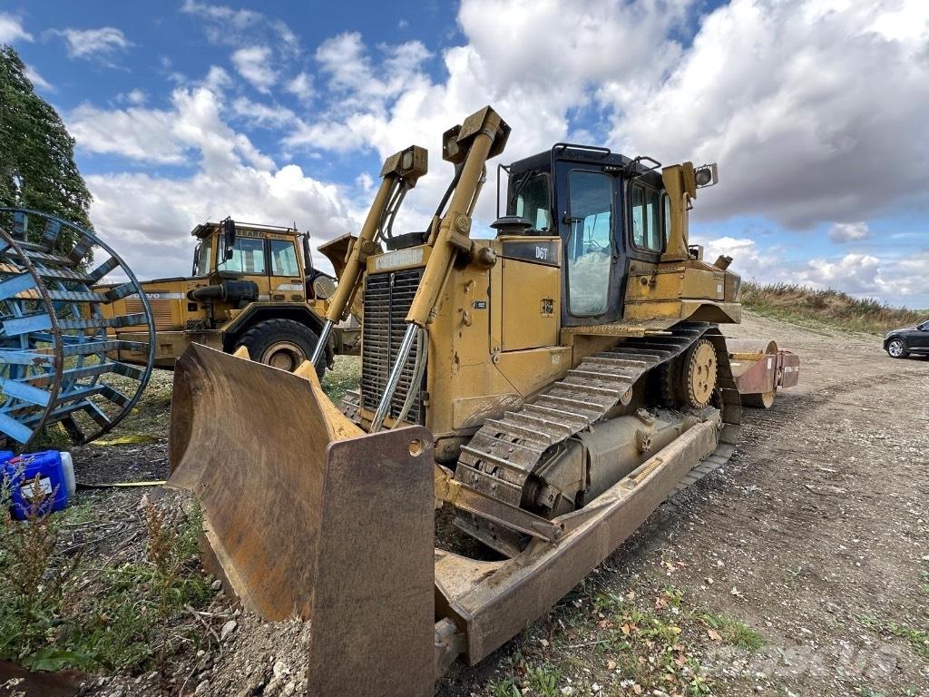 CAT D 6 T XL Dozers - Tratores rastos