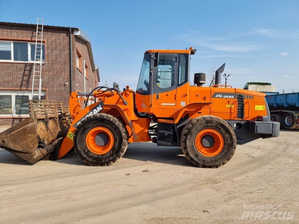 Doosan DL 200 Pás carregadoras de rodas